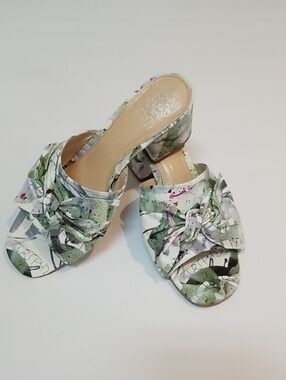 Vince Camuto Green Floral Knot Slide Sandals